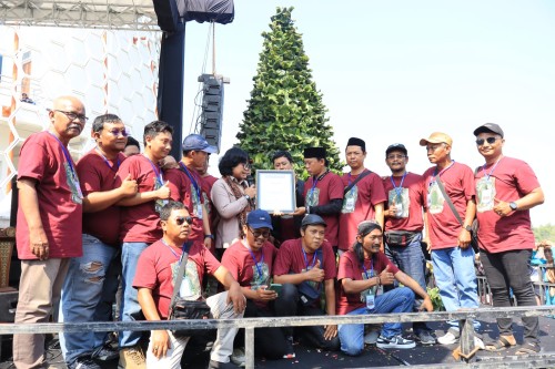 MURI Tetapkan Tumpeng Nasi Krawu Komunitas Wartawan Grissee Cetak Rekor Dunia