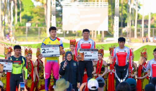 Kalahkan Juara Asia, Timnas Indonesia Sapu Gelar Elite Banyuwangi BMX Supercross 2026