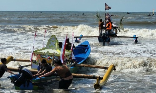 Sedekah Laut Cilacap Tinggal Hitungan Hari, Ada 9 Jolen Dilarung ke Laut