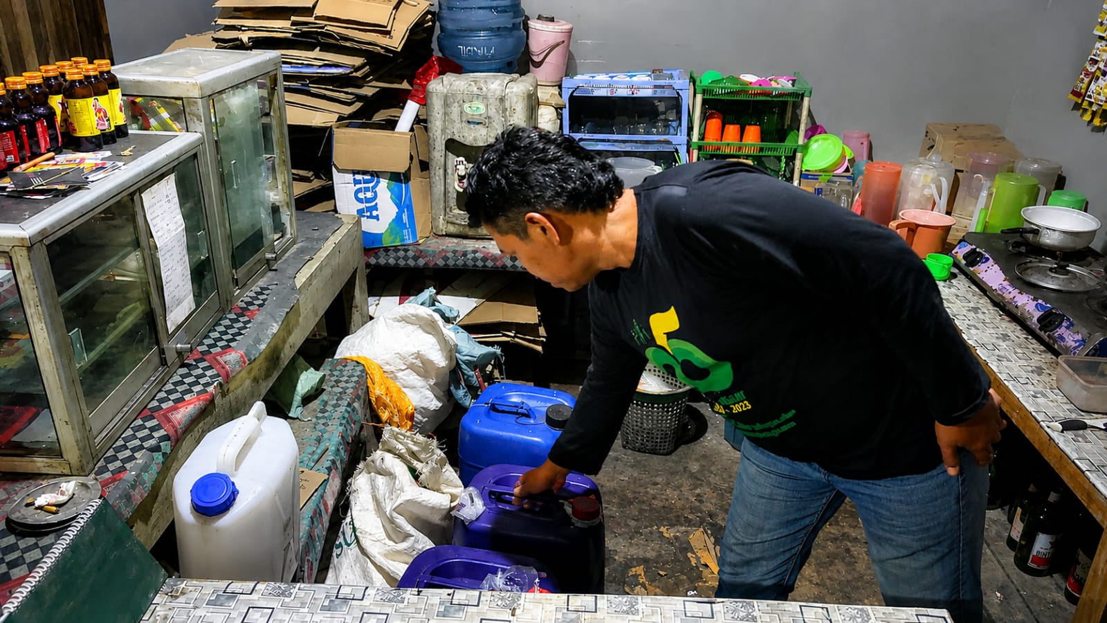 Nyambi Jual Miras dan Tuak, Warung Kopi di Gresik Utara Digerebek Polisi
