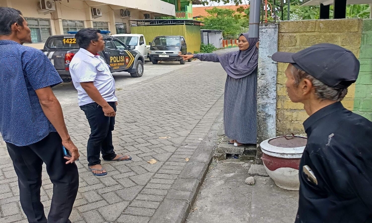 Komplotan Maling Bersarung Gasak Motor Keluarga Ponpes di Bungah Gresik