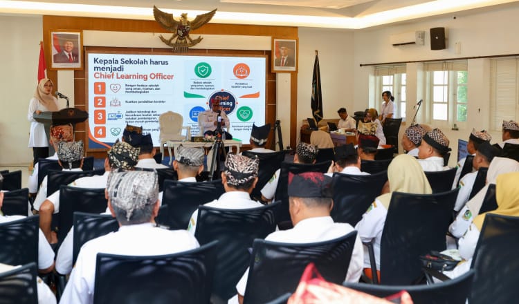 Rotasi 42 Kepala SMP, Bupati Ipuk Tekankan Pencegahan Anak Putus Sekolah