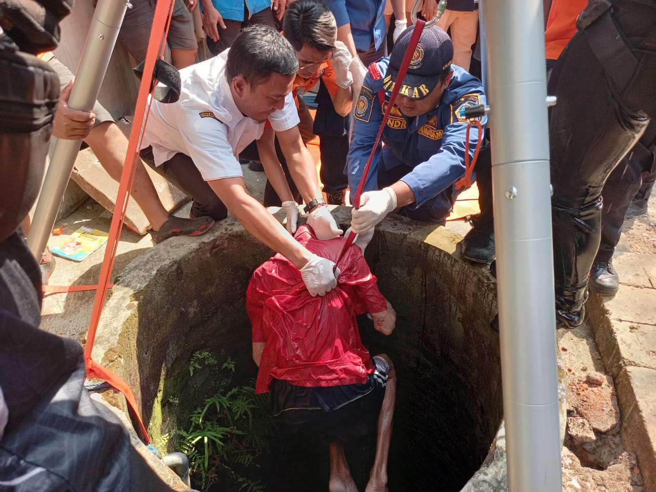 Lansia di Gresik Meregang Nyawa Tercebur Sumur, Sandal Jepit Jadi Petunjuk