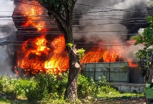 Dua Toko di Paiton Probolinggo Terbakar