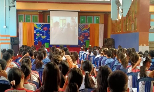 SMP Pius Cilacap Dorong Siswa Berkreasi Lewat Karya Visual Melalui Pemutaran Film saat MPLS