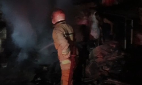 Bengkel dan 2 Bangunan di Cilacap Kebakaran Gegara Bakar Sampah