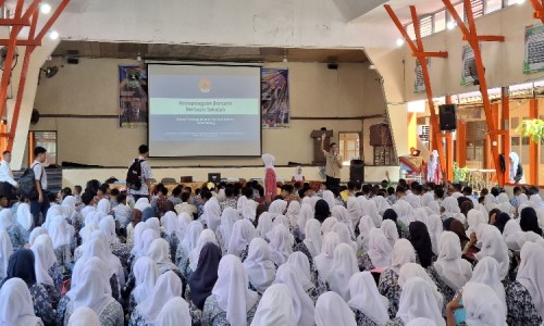 Tanamkan Kesiapsiagaan, BPBD Padang Edukasi Bencana saat Kegiatan MPLS