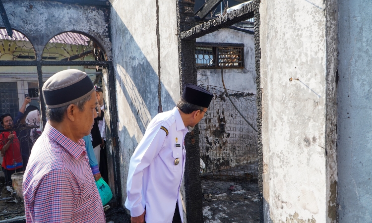 Pemko Tangani Korban Kebakaran Kampung Jawa Lewat Program Padang Sigap