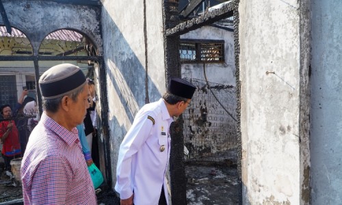 Pemko Tangani Korban Kebakaran Kampung Jawa Lewat Program Padang Sigap
