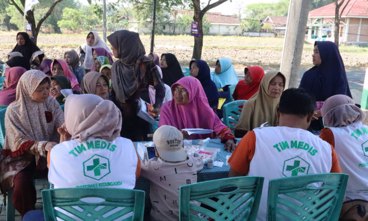 Sinergi TMMD 129 di Kesongo, Dinkes Bojonegoro Hadirkan Layanan Pengobatan Gratis