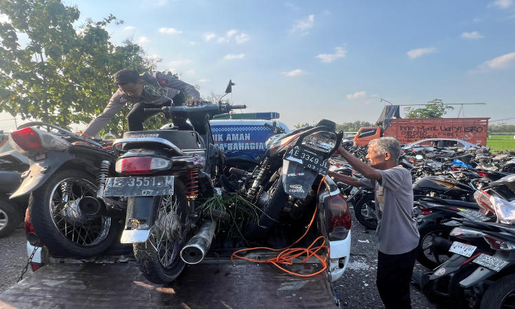 Tragis! Tujuh Pelajar di Ngawi Terlibat Kecelakaan, Satu Tewas di Lokasi