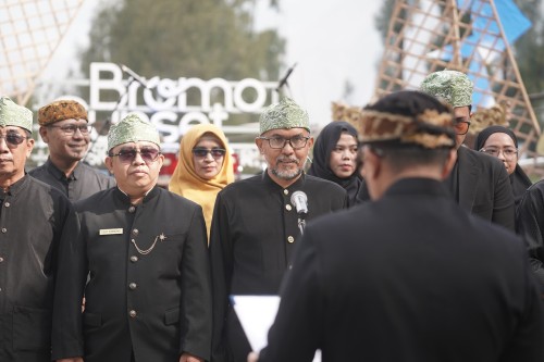 Bupati Haris Ukir Sejarah, Dewan Kebudayaan Probolinggo Dilantik di Panggung Alam Bromo Sunset