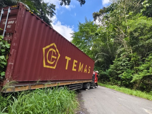 Tak Ada Rambu, Truk Kontainer Gagal Nanjak di Bypass Sumpallabbu