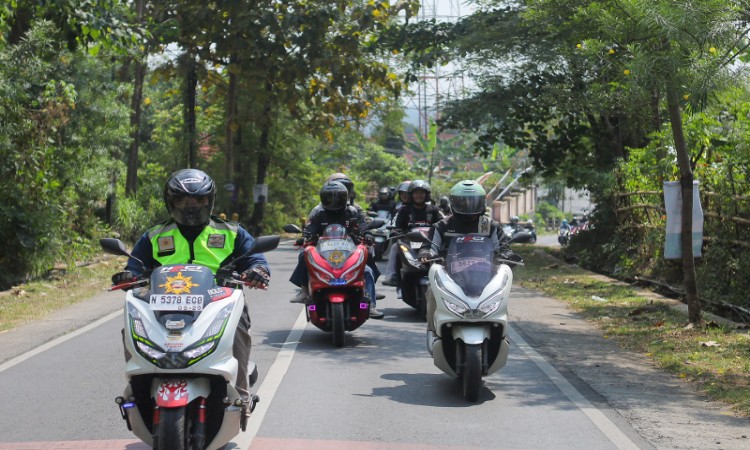Road to PCX Day Explore East Java Satukan Ratusan Pecinta Honda PCX Menuju Bromo