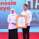 Bupati Tuban Raih Lencana Jer Basuki Mawa Beya dari Gubernur Jawa Timur