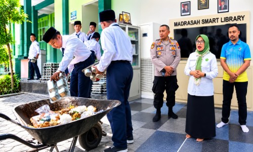 Video Viral MBG di MTsN 4 Bondowoso Diduga Dibuang, Kepala Sekolah Tegaskan Itu Tak Sesuai Fakta Lapangan