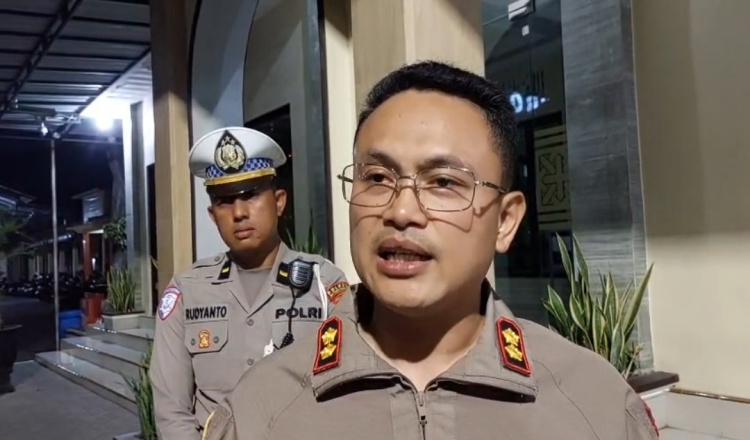 Redam Provokasi Medsos, Polres Situbondo Amankan Dua Pria Bersenjata Tajam