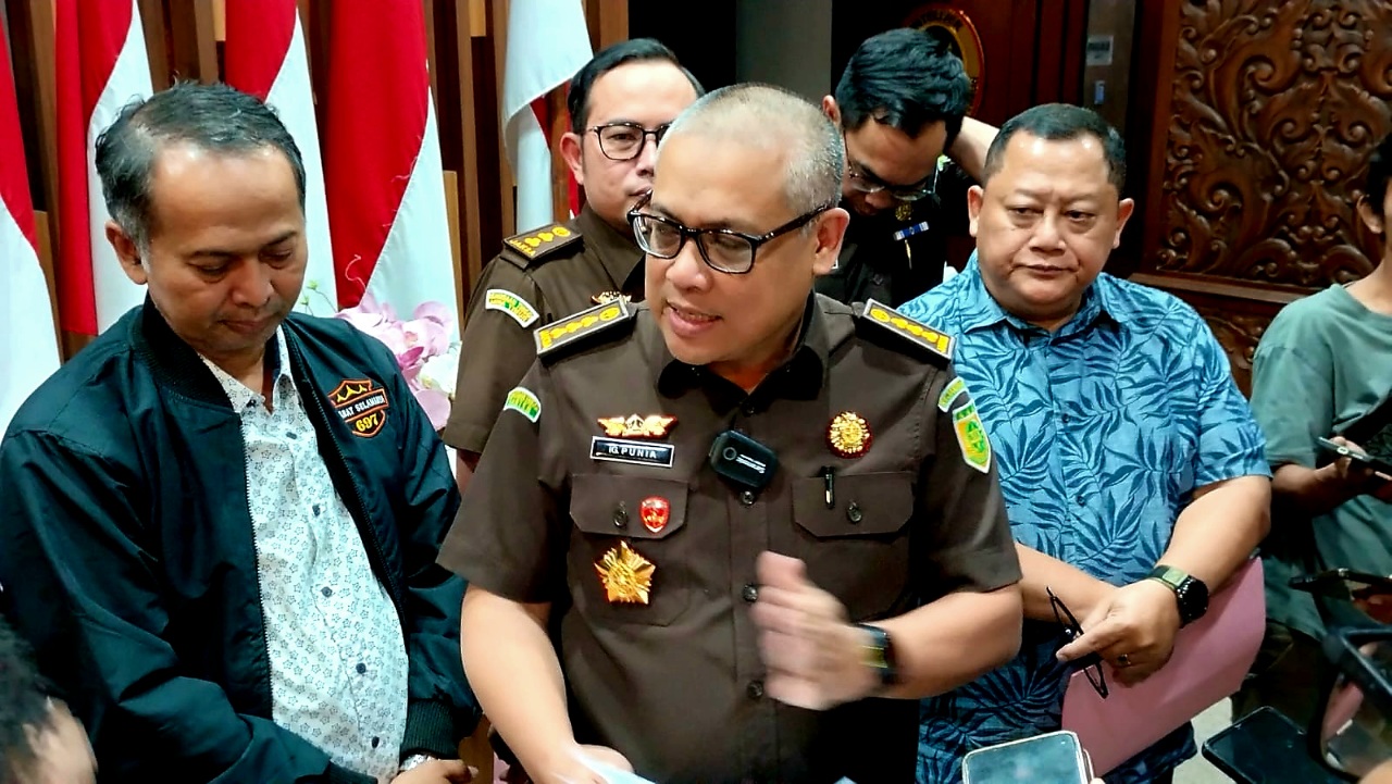 Kejati Jatim Tahan Eks Dirut Kebun Binatang Surabaya, Dugaan Korupsi Rp 10,2 Miliar Terungkap
