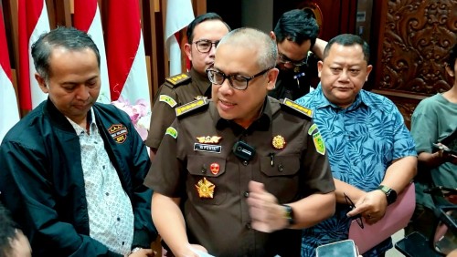 Kejati Jatim Tahan Eks Dirut Kebun Binatang Surabaya, Dugaan Korupsi Rp 10,2 Miliar Terungkap