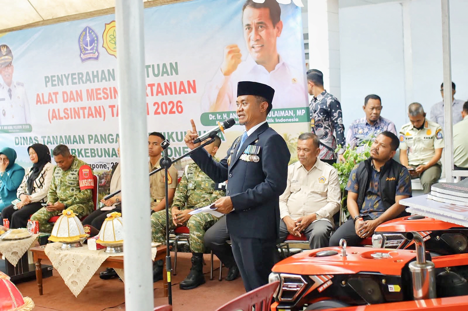 Serahkan Alsintan, Bupati Bone Wanti-wanti Harus Dijaga Bukan Dijual