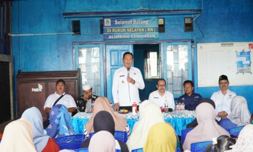 Bupati Lamongan Beri Dukungan dan Bantuan kepada Keluarga Korban KMN Entok