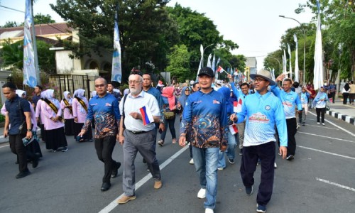 Hari Koperasi ke-79, Pemkab Lamongan Gelar Fun Walk Bersama Mahasiswa Internasional 