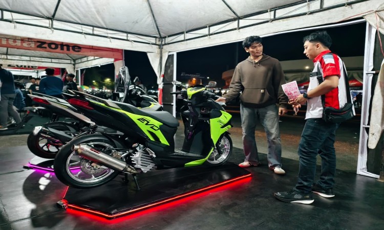 Ribuan Warga Antusias Ramaikan Public Exhibition New Honda Vario Evo 160 di Malang