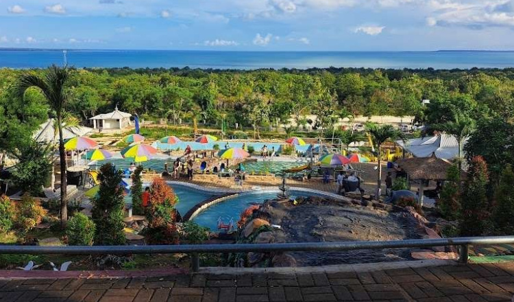 Bukit Tawaf Sumenep, Pilihan Wisata Keluarga dengan Panorama Laut dari Atas Bukit