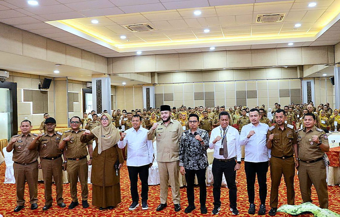 Walkot Padang Dorong Camat dan Lurah Optimalkan Keterbukaan Informasi