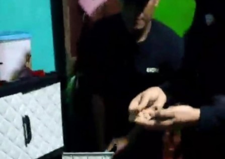 Ringkus Tiga Pengedar di Gresik, Polisi Sita 19 Paket Sabu