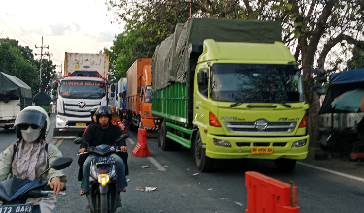 Ketapang Macet, 1.600 Kendaraan Tak Terangkut Imbas Pasang Surut Ekstrem