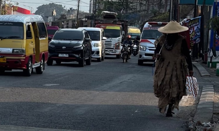 Lilik Yuliantoro Jalan Kaki Mundur dari Gedong Songo ke Semarang, Suarakan Penolakan Geothermal
