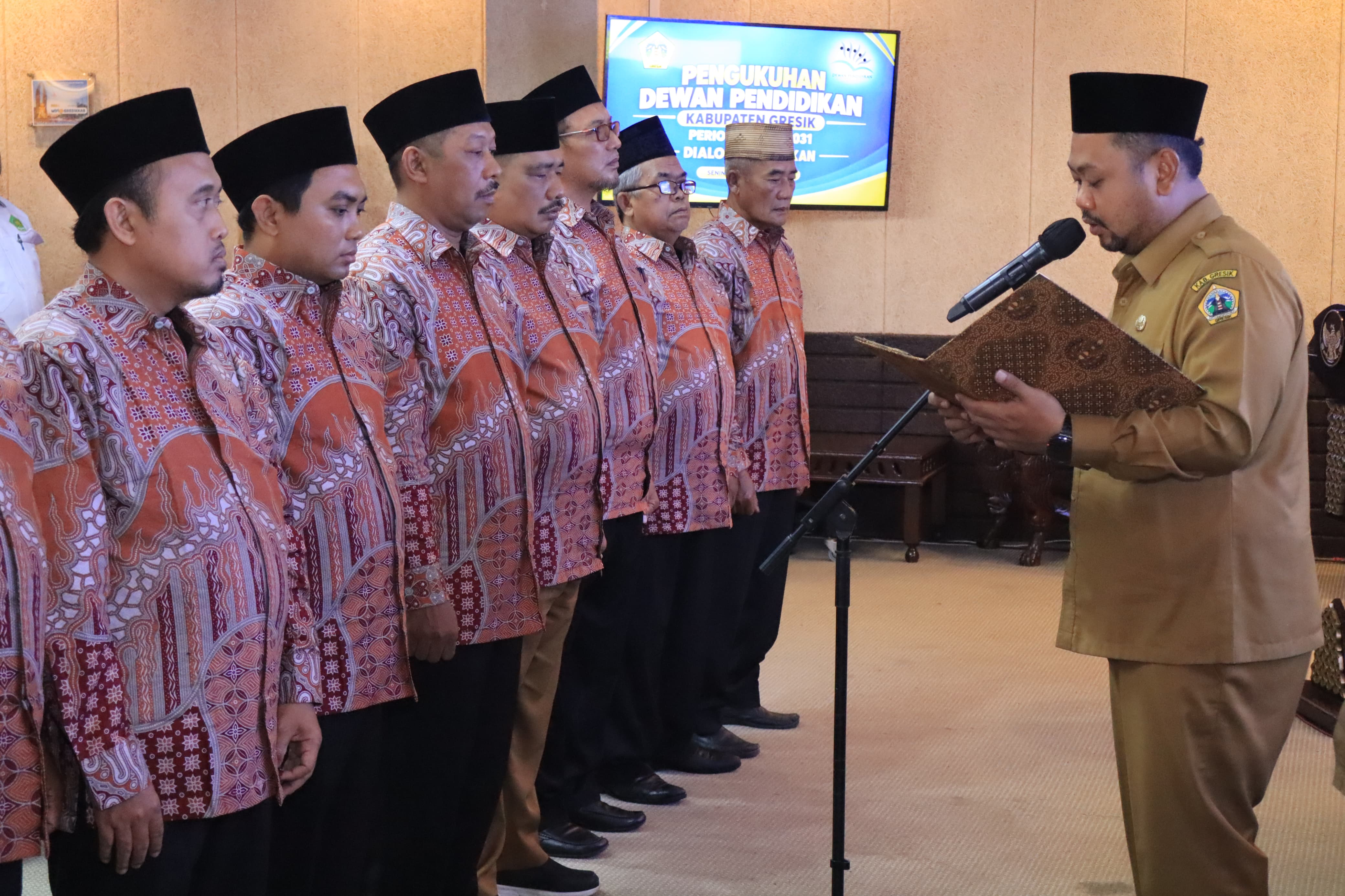 Bupati Lantik 11 Unsur Gabungan Dewan Pendidikan Gresik