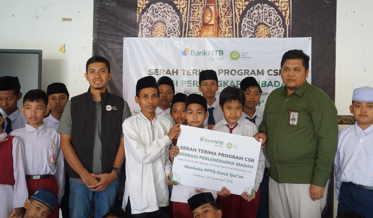 Lima Tempat Ibadah di Surabaya Terima Bantuan Sarana dari Bank NTB Syariah dan IZI