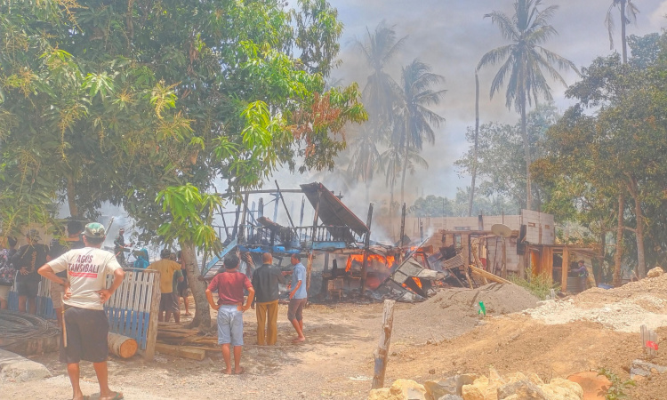 Kebakaran Hebat Landa 2 Rumah di Amanrang Bone, Kerugian Ditaksir Rp250 Juta