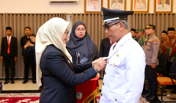 Resmi Dilantik, Kades Setail Diwanti-wanti Bupati Ipuk Rajin Menyapa dan Dengar Keluhan Warga