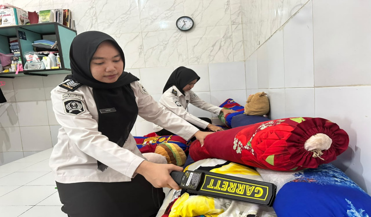 Komitmen Zero Halinar: Rutan Situbondo Sterilkan Blok Hunian Wanita dari Benda Terlarang