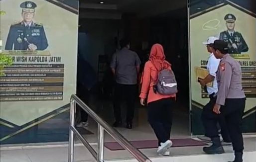 Warga Gresik Lapor Polisi Jadi Korban Pemerasan Debt Collector Pinjol