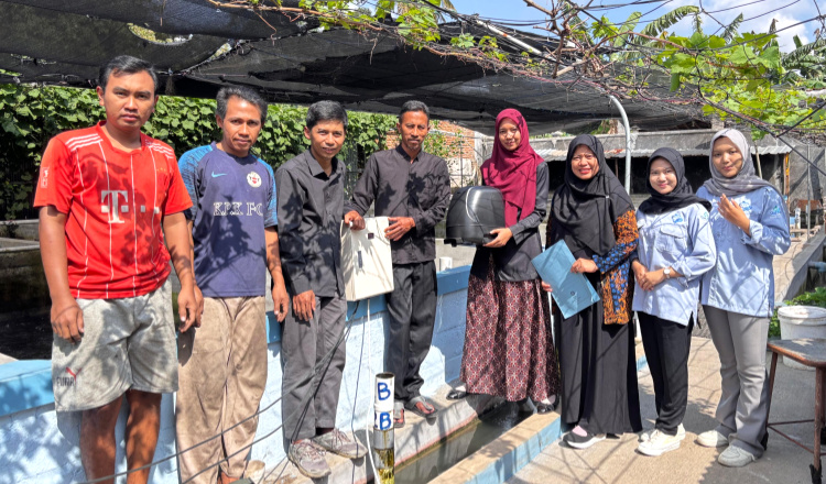 Poliwangi Kenalkan Mesin Pakan Tenaga Surya untuk Efisiensi Budidaya Ikan di Banyuwangi