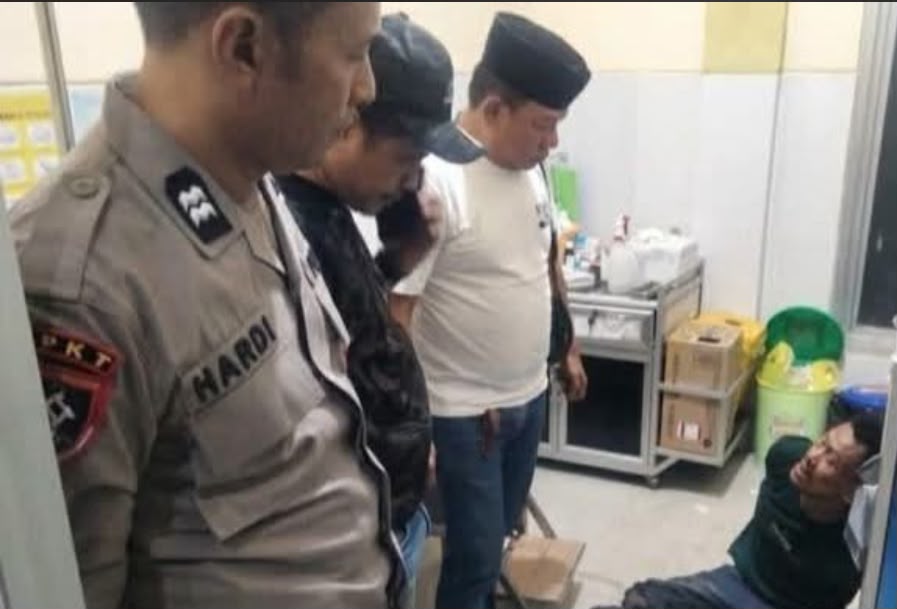 Pura-Pura Potong Rambut, Maling Motor di Gresik Babak Belur Diamuk Massa