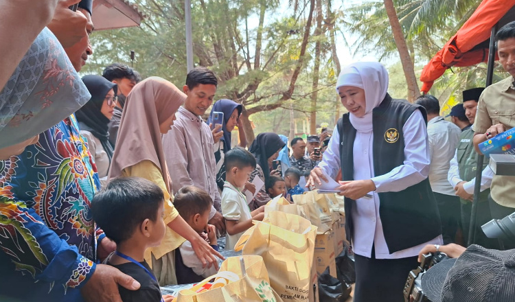 Gubernur Khofifah Salurkan Beragam Bantuan Lintas Sektor dalam Kunjungan ke Sumenep