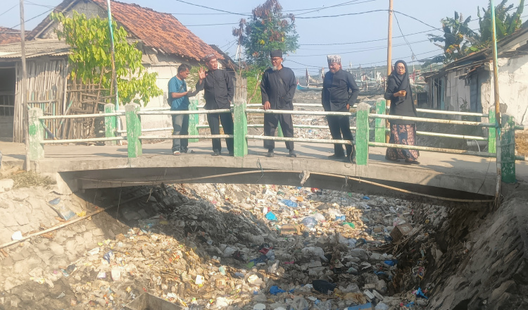 Bersama Warga, Pemkab Banyuwangi Cari Solusi Persoalan Sampah di Sungai Kalimati Muncar