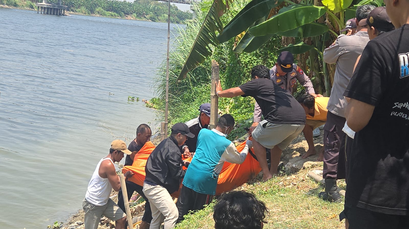 Cari Biawak, Warga Temukan Mayat di Sungai Bengawan Solo Gresik