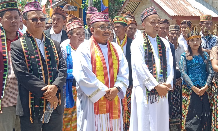 Ratusan Umat Paroki Tanggar, Berbondong-Bondong Sambut Imam Baru
