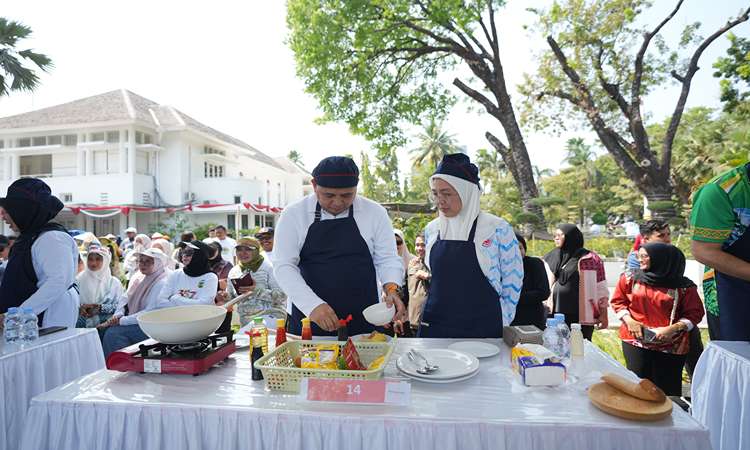 Wali Kota Makassar Appi Juara I Lomba Masak Nasi Goreng Antar Kepala Daerah se-Sulsel