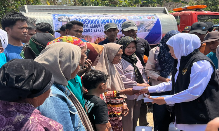 Khofifah ke Ngawi Kunjungi Warga Terdampak Bencana Kekeringan