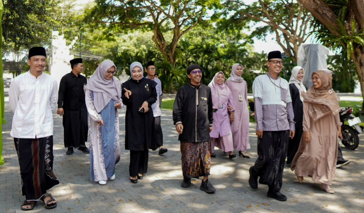 Semarak Hari Santri, ASN Banyuwangi Bersarung dan Bergamis Selama Sepekan
