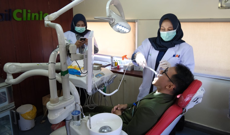KAI Hadirkan Layanan Kesehatan Gratis dan Kereta Pustaka di Banyuwangi